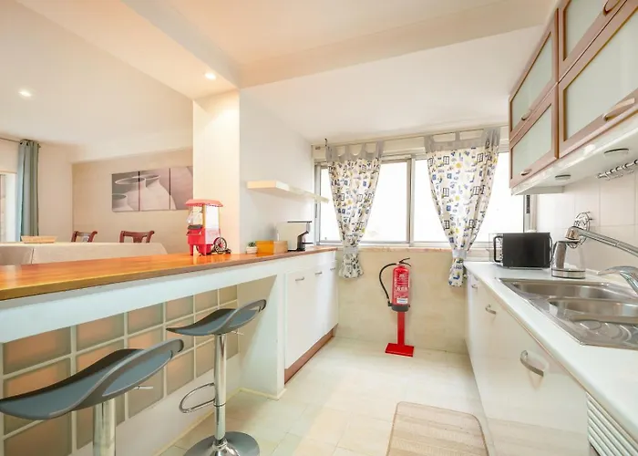 Guestready - Charming Near Cristo-rei Statue *