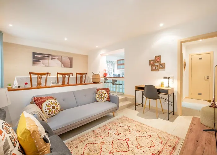 Guestready - Charming Near Cristo-rei Statue *