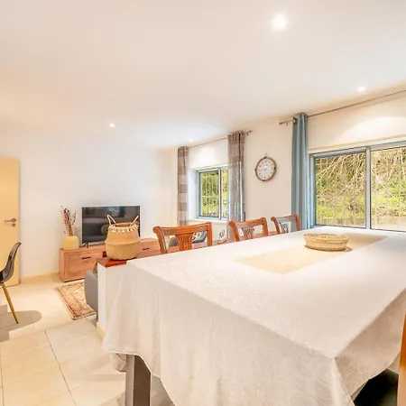 Guestready - Charming Near Cristo-rei Statue Алмада